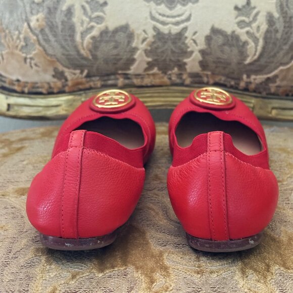 TORY BURCH 'CAROLINE' RED FLAT GOLD TONE MEDALLION BALLET SHOES SIZE: 8.5 - Picture 5 of 5